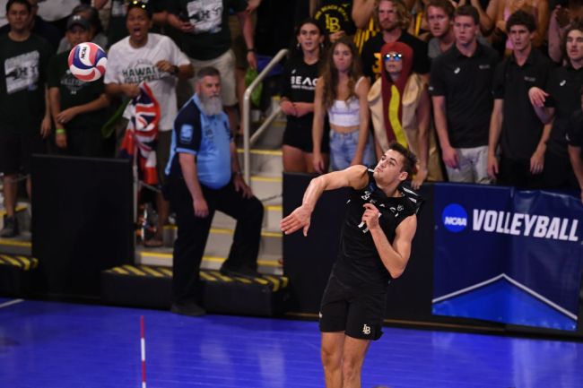 TJ Defalco #11 of the Long Beach State 49ers serves the ball against the Hawaii Rainbow Warriors during the Division I Men's Volleyball Championship held at the Walter Pyramid on May 4, 2019 in Long Beach, California.