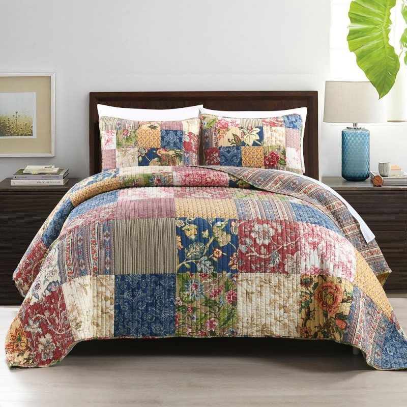 Retro-inspired patchwork bedding