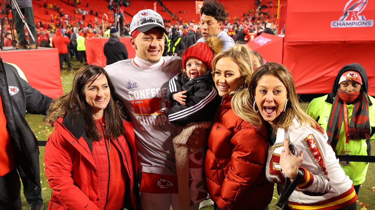 Patrick Mahomes with family