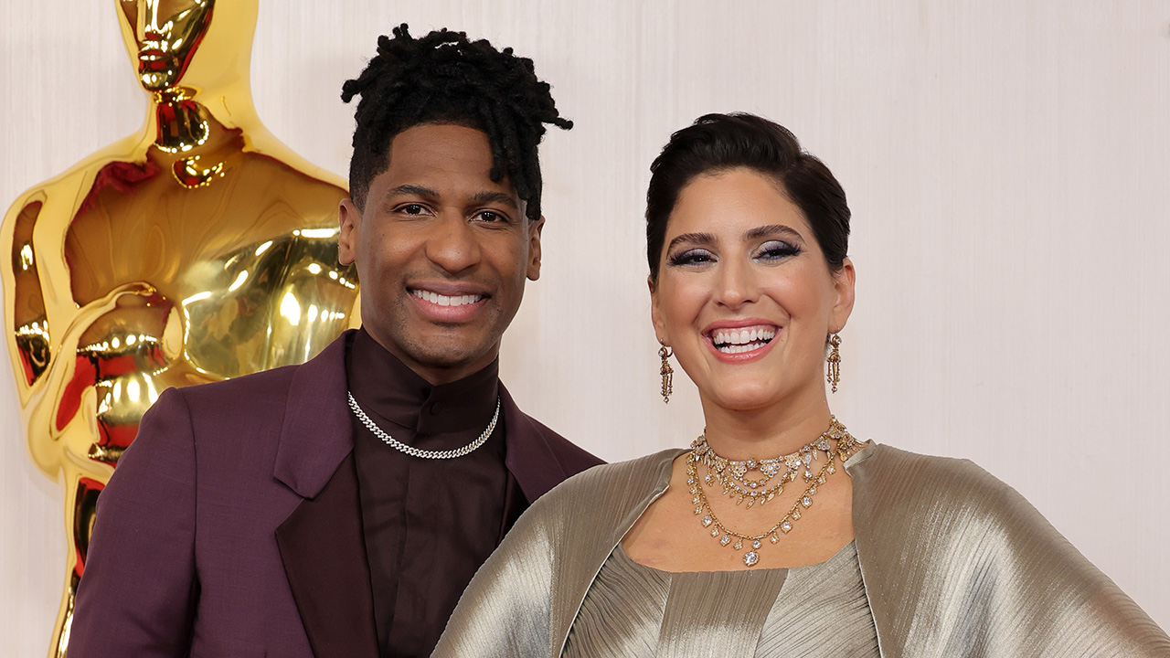 HOLLYWOOD, CALIFORNIA - MARCH 10: (L-R) Jon Batiste and Suleika Jaouad attend the 96th Annual Academy Awards on March 10, 2024 in Hollywood, California.