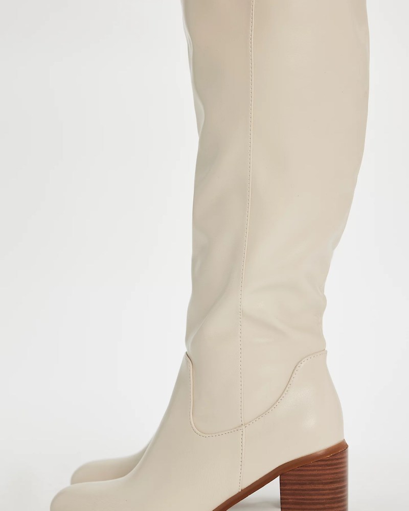 Shoe Trends 2025: Statement Flip-Flops, Retro Sneakers & More