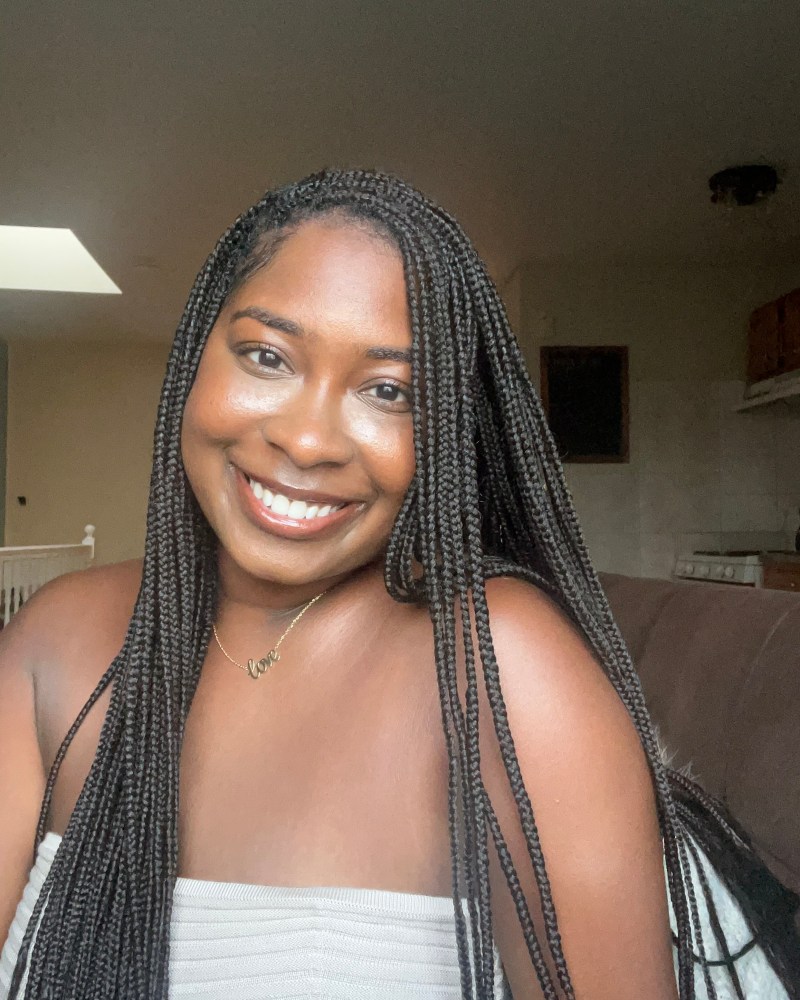 Bria wearing the Patrick Ta Beauty Major Glow Crème & Powder Light Reflecting Translucent Highlighter Duo in Honey