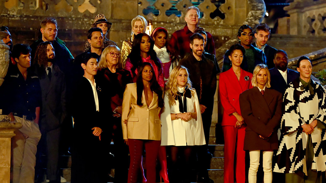 THE TRAITORS -- "Let the Cards Fall as they Will" Episode 401 -- Pictured: (l-r) Rob Rausch, Mark Ballas, Colton Underwood, Eric Nam, Stephen Colletti, Lisa Rinna, Donna Kelce, Dorinda Medley, Porsha Williams, Natalie Anderson, Candiace Dillard Bassett, Tara Lipinski, Michael Rapaport, Rob Cesternino, Kristen Kish, MonÈt X Change, Ian Terry, Caroline Stanbury, Ron Funches, Johnny Weir
